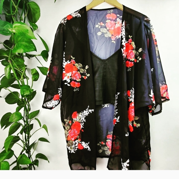 Kimono Red Roses - Picture 2 of 3